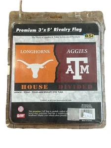 Texas Longhorns v Texas Aggies cajero automático una casa dividida 3’ X 5’ bandera universitaria - Imagen 1 de 8