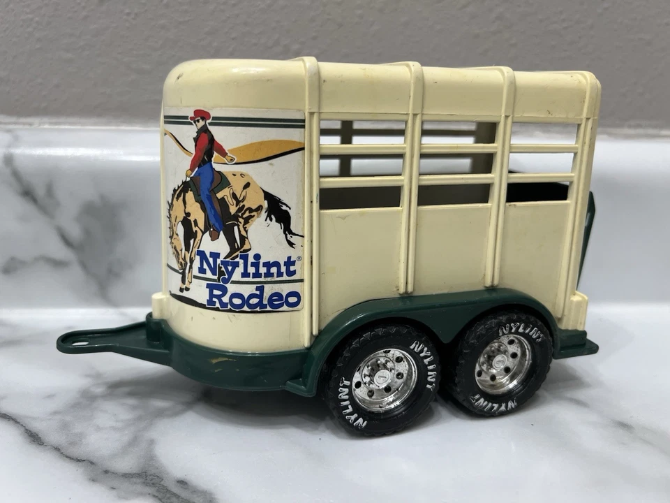Remolque Nylint Rodeo 1997 plástico para caballos 7" x 4,5" Rockford Illinois EE. UU. 27902 Foto 1 de 4