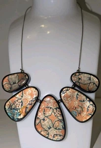 PRETTY M&S GOLDEN BROCADE/BLUE REVERSIBLE RESIN STATEMENT NECKLACE 16" -18" LONG - Picture 1 of 7