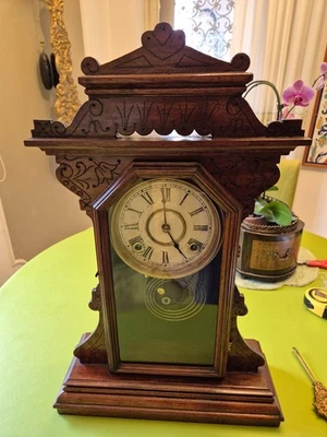 Orologio a pendolo da appoggio antico di produzione americana - Immagine 1 di 4