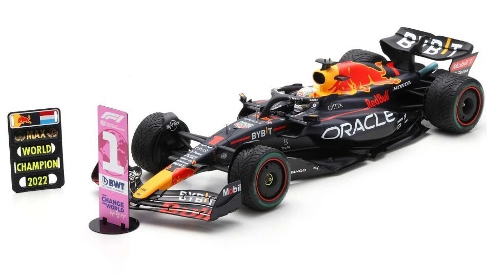 RED BULL MAX VERSTAPPEN 2022 N.1 WINNER JAPANESE GP (W/W.CH.BOARD) 1:12 - Immagine 1 di 1