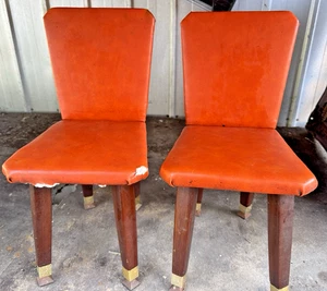 Par de taburetes pequeños de cuero naranja vintage hechos a mano - Imagen 1 de 14
