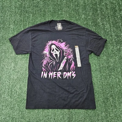 Nueva Camiseta Scream Adulto Grande - Ghostface "IN HER DM'S" Imagen Púrpura Nueva Con Etiquetas Foto 1 de 4