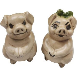 VINTAGE Pig Couple Salt & Pepper Shakers Ceramic Mid Century Kitsch Farmhouse - Picture 1 of 6