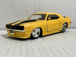 Chevy Camaro Jada BTM 1969 AMARILLO 1:32 GM Rally 5.5" retroceso nuevo sin caja - Imagen 1 de 10