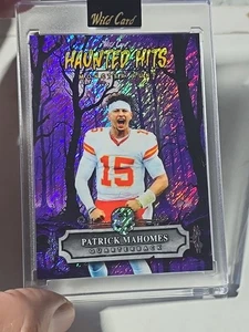 2025 Patrick Mahomes 3/3 Haunted Hits Wild Card Shimmer WOODS - Bild 1 von 5
