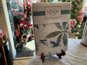New Lenox Flowers`Leaves  Vinyl Flannel Back Cloth Tablecloth White Blue 60X84" - Picture 1 of 5
