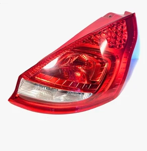 Fanale posteriore fanale posteriore destro 8A6113404A Ford Fiesta 6 JA8 2/3 porte - Foto 1 di 3