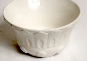 Val Do Sol White Ceramic Bowl Embossed Petals Beaded Base 5-1/2" Portugal - Picture 1 of 4