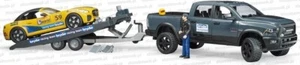 BRUDER - DODGE RAM 2500 Power Wagon con rimorchio e auto del team Roadster Ra... - Foto 1 di 1