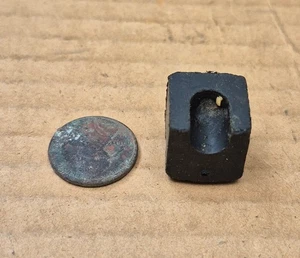 1950-1963 Willys Truck Wagon SD Jeepster Nuevo de Lote Antiguo Bocina Botón Goma PARAGOLPES COJÍN - Imagen 1 de 3