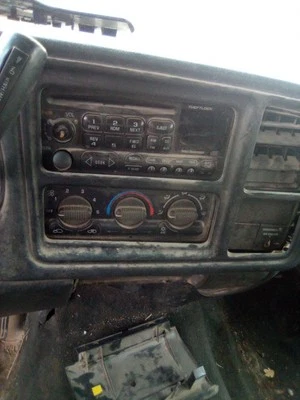 Audio Equipment Radio Am-fm-stereo-cd Player Opt UN0 Fits 96-05 ASTRO 1578938 - Image 1 of 4