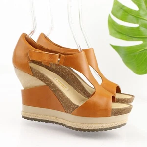 TSUBO Womens Isara Sandal Size 9.5 Cognac T-Strap Y2K Sculptural Wedge Platform - Picture 1 of 14
