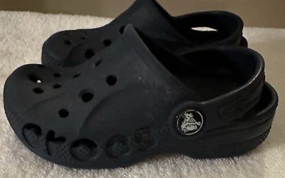 Unisex Niños Crocs Azul Marino Clásico Zuecos Talla 9 Zapatilla Zapatos Ligeros Niñas Niños Foto 1 de 4