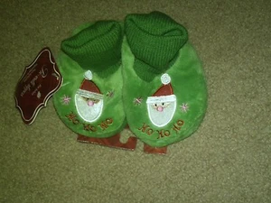 NWT TODDLER GREEN CHRISTMAS SLIPPERS CUFFED FAUX FUR SANTA HO HO HO XS 1-2 - Picture 1 of 1
