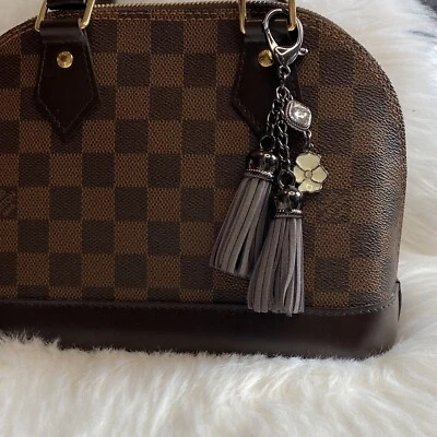 Flor Gris Borla Bolso Dije Llavero Llavero Gunmetal Foto 1 de 4