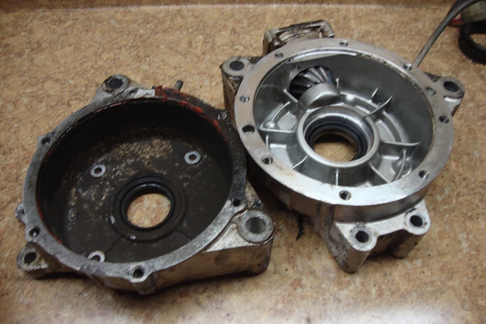 Honda ATC 200 1984 3 ruedas rojo grande eje trasero eje trasero transmisión carcasa engranaje 84 Foto 1 de 1