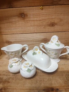 Poppy Trail Metlox Gänseblümchen Salz Pfeffer Set Butterdose Sahne Zucker Set 7 Teile - Bild 1 von 8