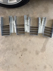 21 U46RX Simpson StrongTie Joist Hanger 4x6 Rough Lumber With 18.5 Degree Slope - Picture 1 of 2