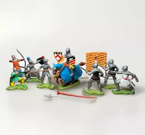 Vintage 1960s Britains Ltd 15th Century Knight Plastic Toy Soldiers Hong Kong - Picture 1 of 18