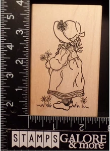 BIBLISCHE Stempel JUNGES MÄDCHEN LANGES KLEID GARTEN HUT BLUMEN #283 - Bild 1 von 2