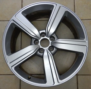 Genuine Audi E-Tron Quattro 4KE601025S OEM Wheel 20" x 9" Silver Rim 2020-2021 - Picture 1 of 5