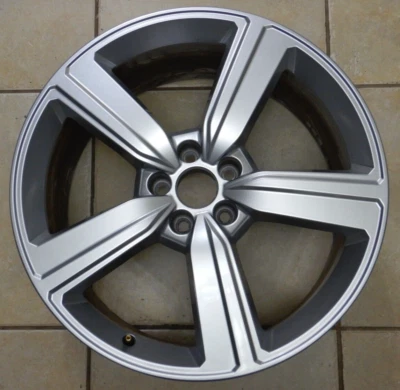 Roda original Audi E-Tron Quattro 4KE601025S OEM 20" x 9" aro prata 2020-2021 - Imagem 1 de 4