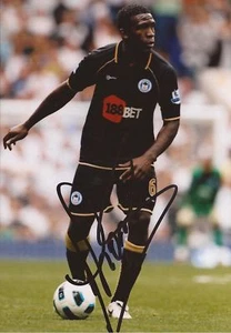 WIGAN: HENDRY THOMAS SIGNED 6x4 ACTION PHOTO+COA - Imagen 1 de 1