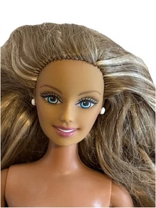 Barbie  Doll  CALI BEACH FEET GIRL 1999 Vintage earrings Tan Skin Blonde Streaks - Picture 1 of 12