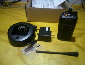 MOTOROLA VX-454-G7-5 UHF 450-512 MHz 16CH 5W Two Way Radio - Zdjęcie 1 z 7