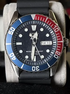 Seiko “5 Sport” Sea Urchin Pepsi-Bezel 23-Jewels Automatic Watch - Picture 1 of 5