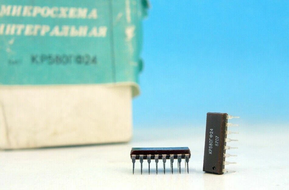 2 X KR580GF24  Clone of P8224 Intel 8224 Clock Generator Driver IC - Image 1 of 1