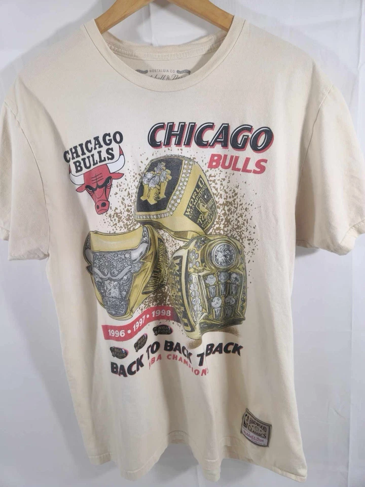 Camiseta Mitchell & Ness Chicago Bulls Crema 3 Turbas Campeones de la NBA Camiseta Hombre’s XL Foto 1 de 4