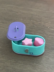 Vintage 1993 Caboodles Miniatur Spielzeug Mini Puppe Schminkkoffer mit Spiegel & mehr - Bild 1 von 6