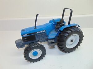 Ertl New Holland 7740 Wide Front Tractor-plastic wheels-Die Cast-1:16-Blue-good