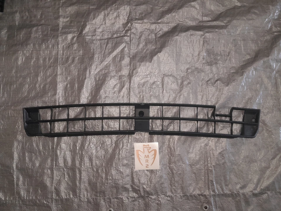🥇87-89 TOYOTA MR2 AW11 PARACHOQUES DELANTERO PARRILLA INFERIOR OEM 1987 1988 1989 Foto 1 de 4