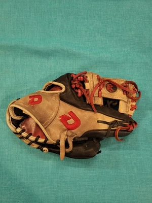 Guante de béisbol de cuero DeMarini Diablo lanzamiento a la derecha Foto 1 de 4