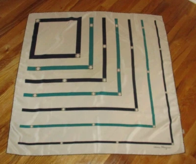 Salvatore Ferragamo белый синий в полоску 100% шелк квадратный шарф 34» Италия - Изображение 1 из 4