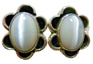 STERLING White Cats Eye Flower Earrings 13.7gr. - Picture 1 of 6