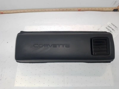 Ventilación del tablero derecho del pasajero con almohadilla de choque de Chevrolet C4 Corvette 1984 1491442 Foto 1 de 4