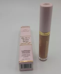 Corrector suavizante ligero etéreo Too Faced Born This Way Honey Bunny - Imagen 1 de 2