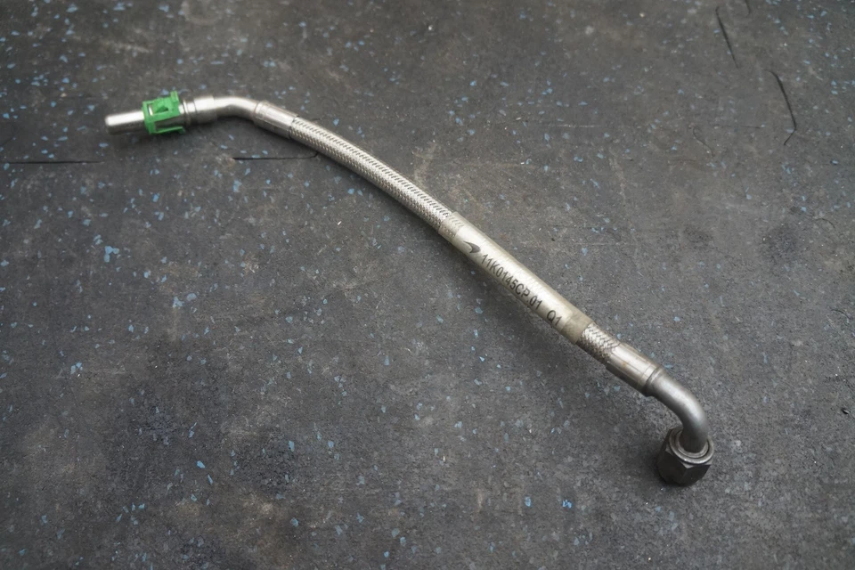 Manguera de tubería de gasolina 11K0145CP OEM McLaren MP4-12C 2013 Foto 1 de 3