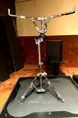 Soporte de caja de alta resistencia Ludwig años 90, negro y plateado Foto 1 de 4