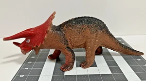 Vintage 1986 TM Triceratops Red Brown Prehistoric Toy Figure - Picture 1 of 7