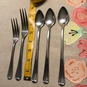 Set Of 5 PCs Rogers Wellesley Jefferson Manor Forks- Iced Teaspoons Stainless - Picture 1 of 8