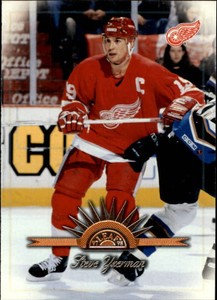 1997-98 Leaf Red Wings Hockey Card #4 Steve Yzerman