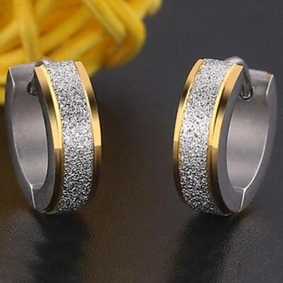 Pendientes de aro Huggie hipoalergénicos de plata oro esmerilado de titanio de 2 tonos para hombre y mujer Foto 1 de 4