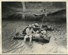 1943 Press Photo Army Sergeant W.H. Manley and Wounded Men on Pontoon