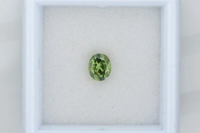 Granate Demantoide Ovalado 0.52 CT de Rusia Foto 1 de 3
