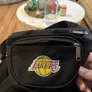 Lakers Los Angeles  NBA Fanny Pack Black Embroidered 3 Pockets Preowned - Picture 1 of 4